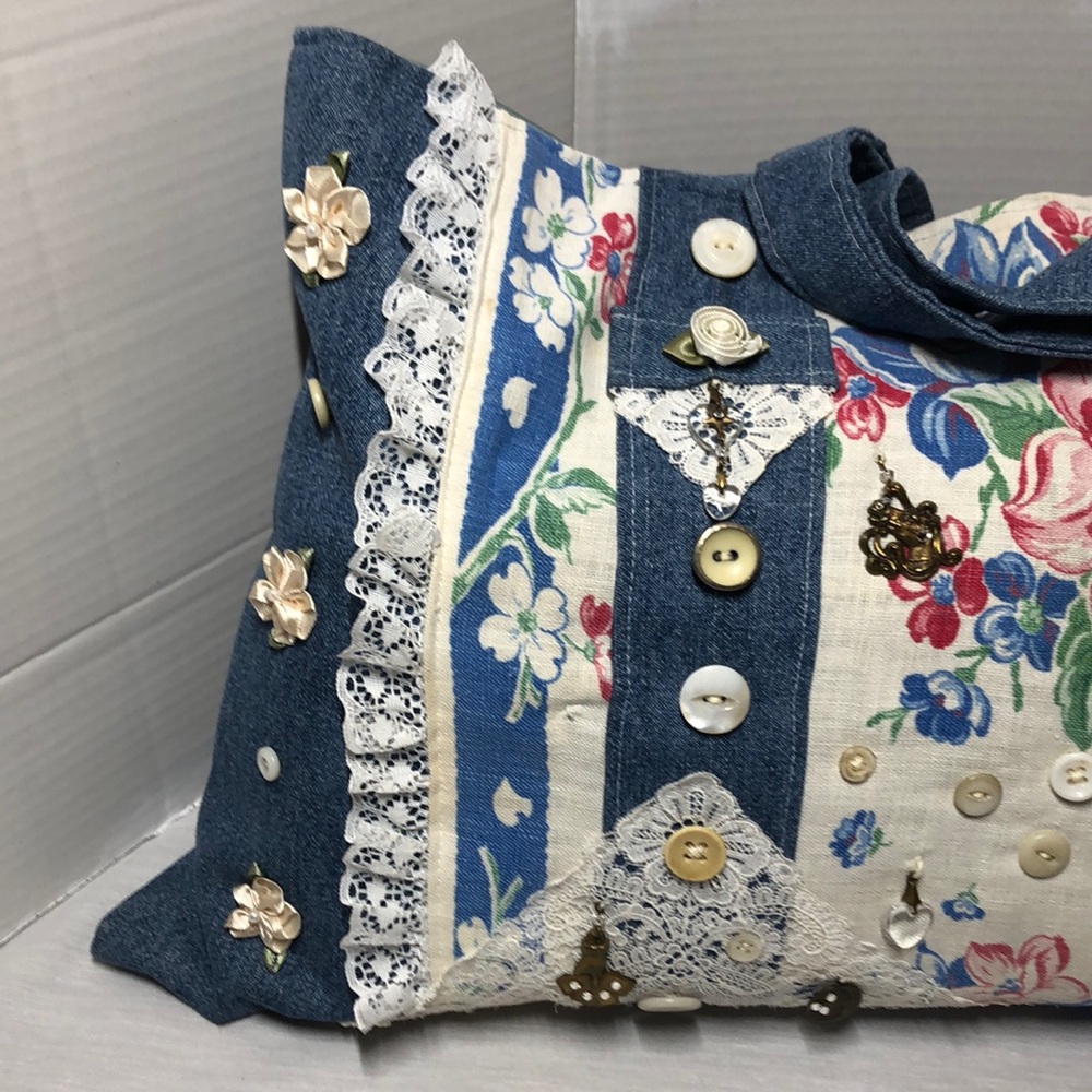 TOTE BAG HANDCRAFTED LUCY ISAACS CHARMS